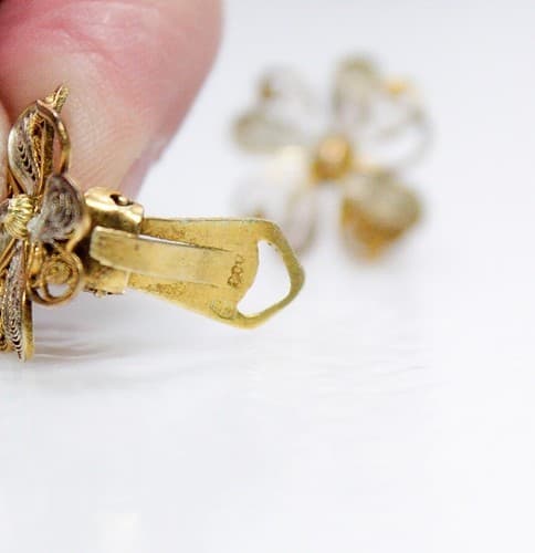 Vintage 800 European Silver Two Tone Filigree Floral Motif Clip-On Earrings - Thumbnail 4