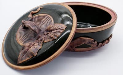 Vintage 1998 Terrafirma Pottery Signed Green Leaf Motif Large Covered Bowl RARE - Thumbnail 2