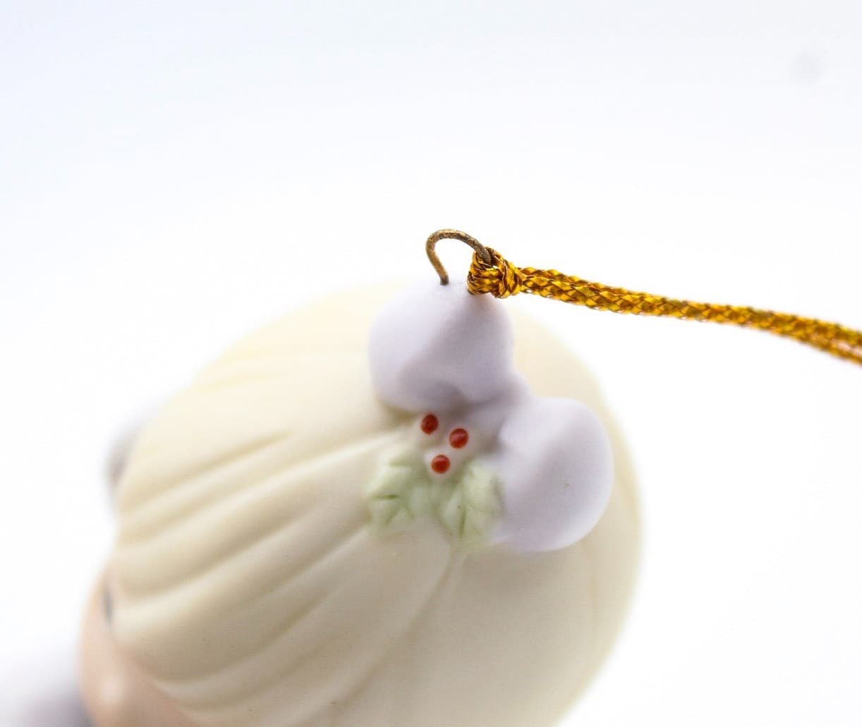Precious Moments He Covers The Earth With His Beauty Porcelain Ornament 1995 - Thumbnail 4