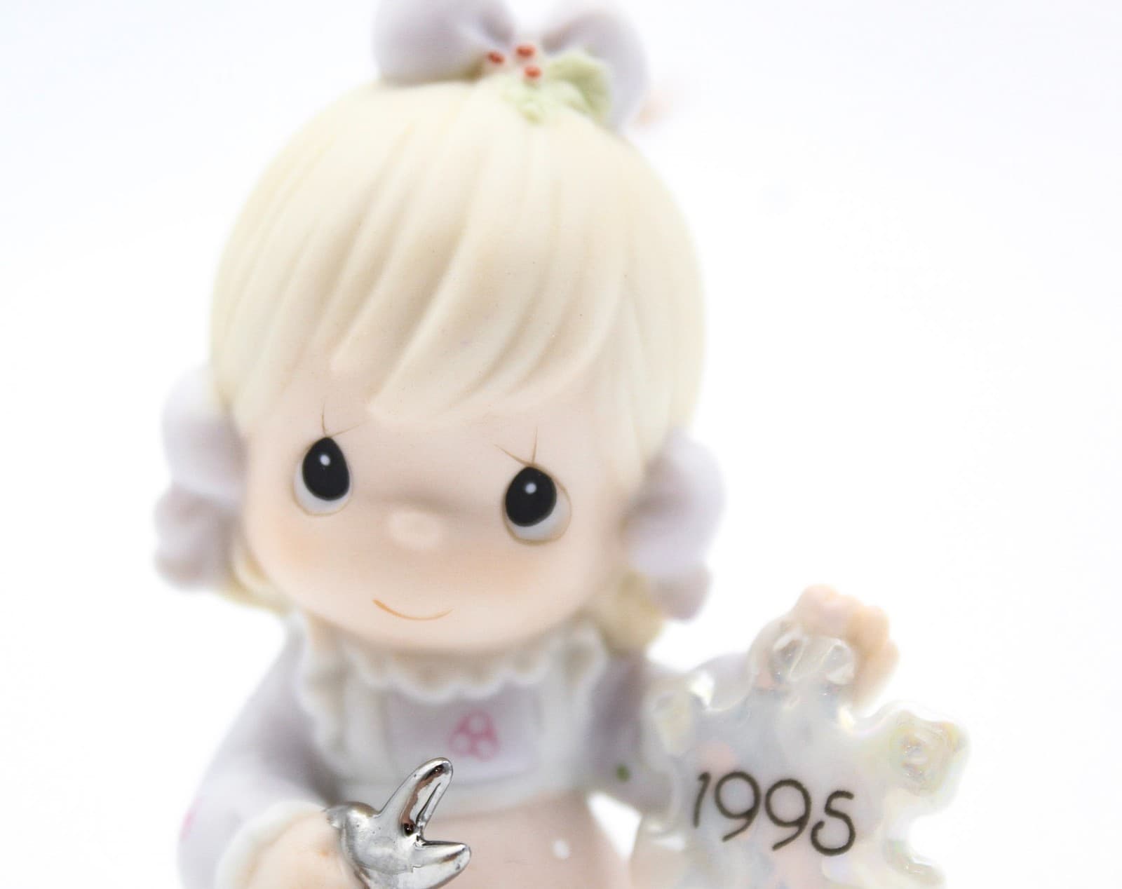 Precious Moments He Covers The Earth With His Beauty Porcelain Ornament 1995 - Thumbnail 3