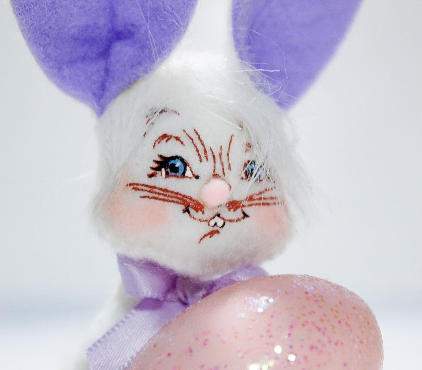 ANNALEE MOBILITEE 2008 EASTER BUNNY W/ PINK EGG Holiday Artisan Doll 5" NEW - Thumbnail 2