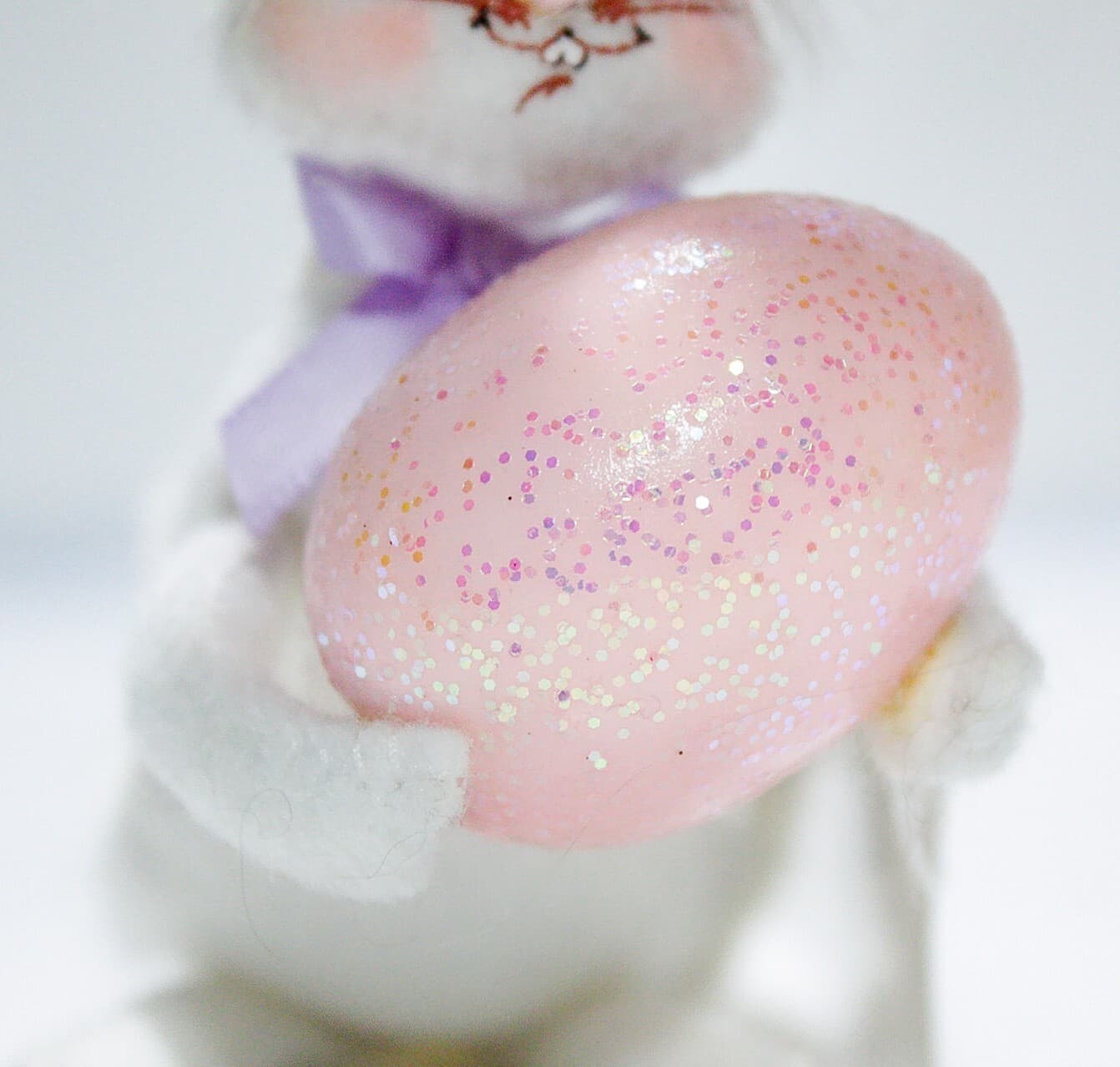 ANNALEE MOBILITEE 2008 EASTER BUNNY W/ PINK EGG Holiday Artisan Doll 5" NEW - Thumbnail 3