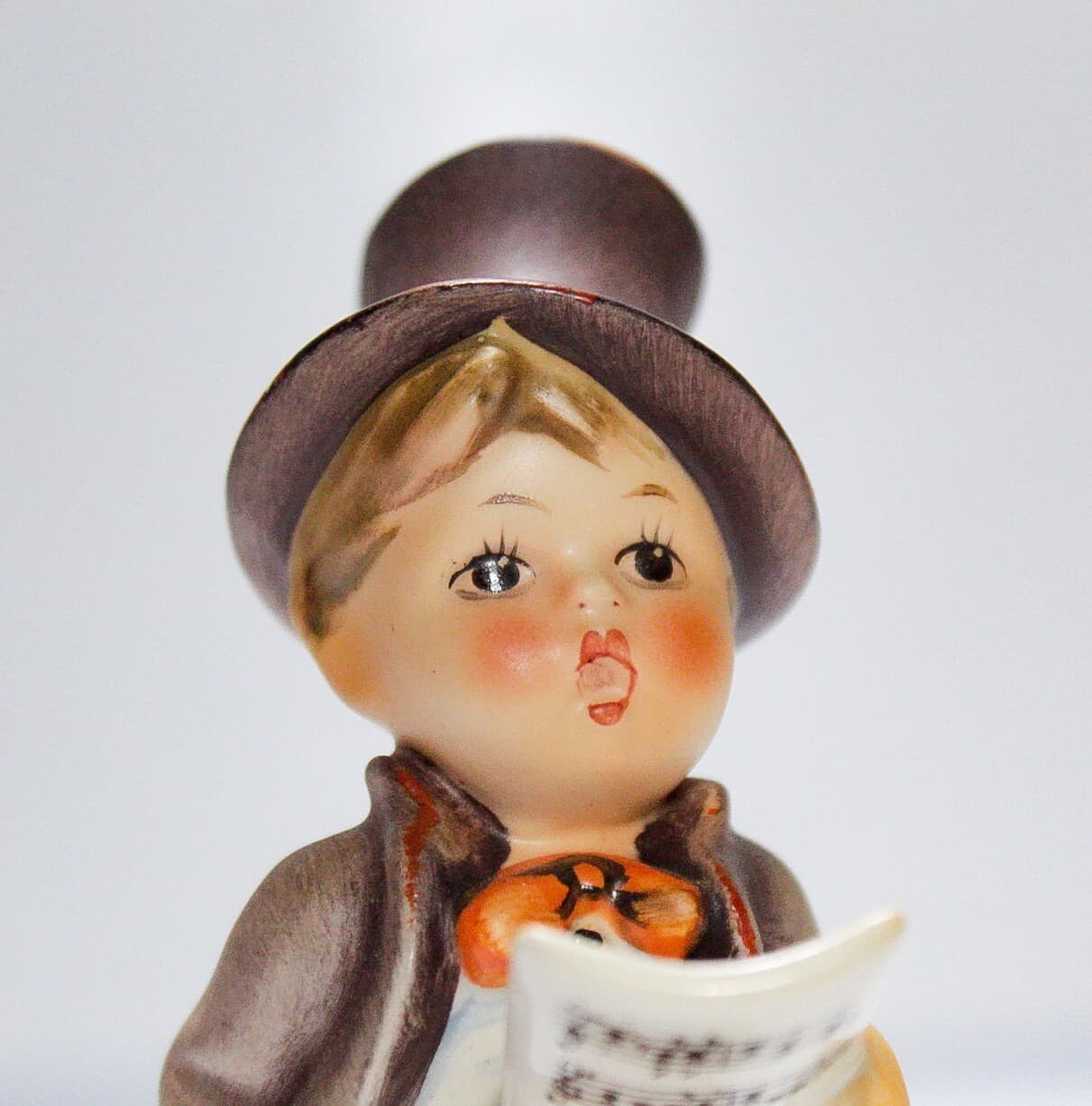 GOEBEL HUMMEL Germany "Street Singer" Hand Painted Porcelain Figurine TMK5 - Thumbnail 2