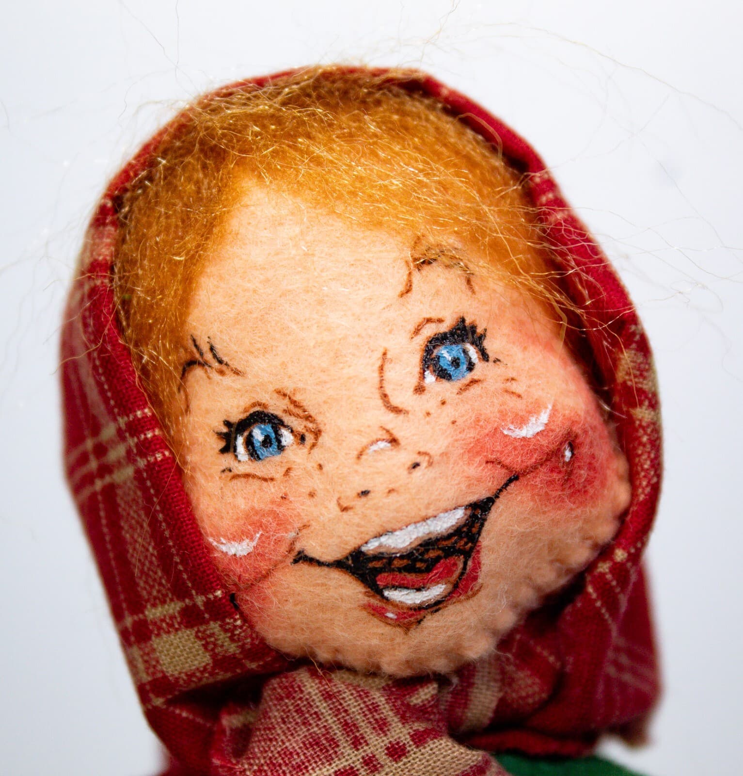 Vtg ANNALEE MOBILITEE 1994 Woman Christmas Caroler Artisan Doll 10" NEW WITH TAG - Thumbnail 4