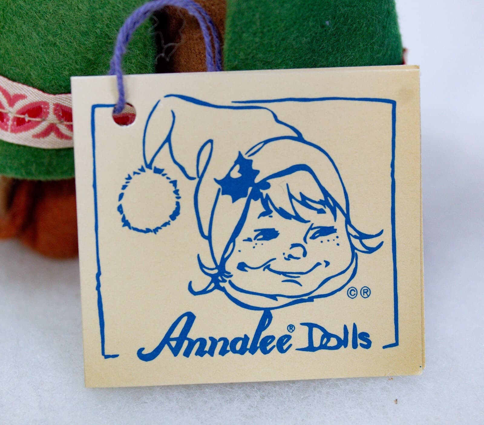 Vtg ANNALEE MOBILITEE 1994 Woman Christmas Caroler Artisan Doll 10" NEW WITH TAG - Thumbnail 9