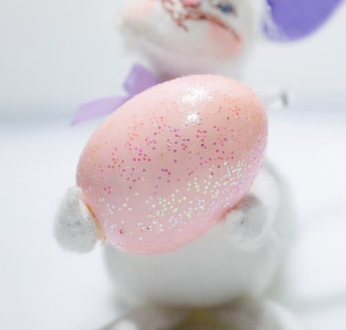Vtg 2008 ANNALEE Mobilitee EASTER BUNNY W/ PINK EGG Holiday Artisan Doll 5" - Thumbnail 4