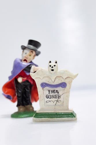 2 Vintage MIDWEST IMPORTS Phantom Masked Man & Tomb Halloween Figurines - Thumbnail 3