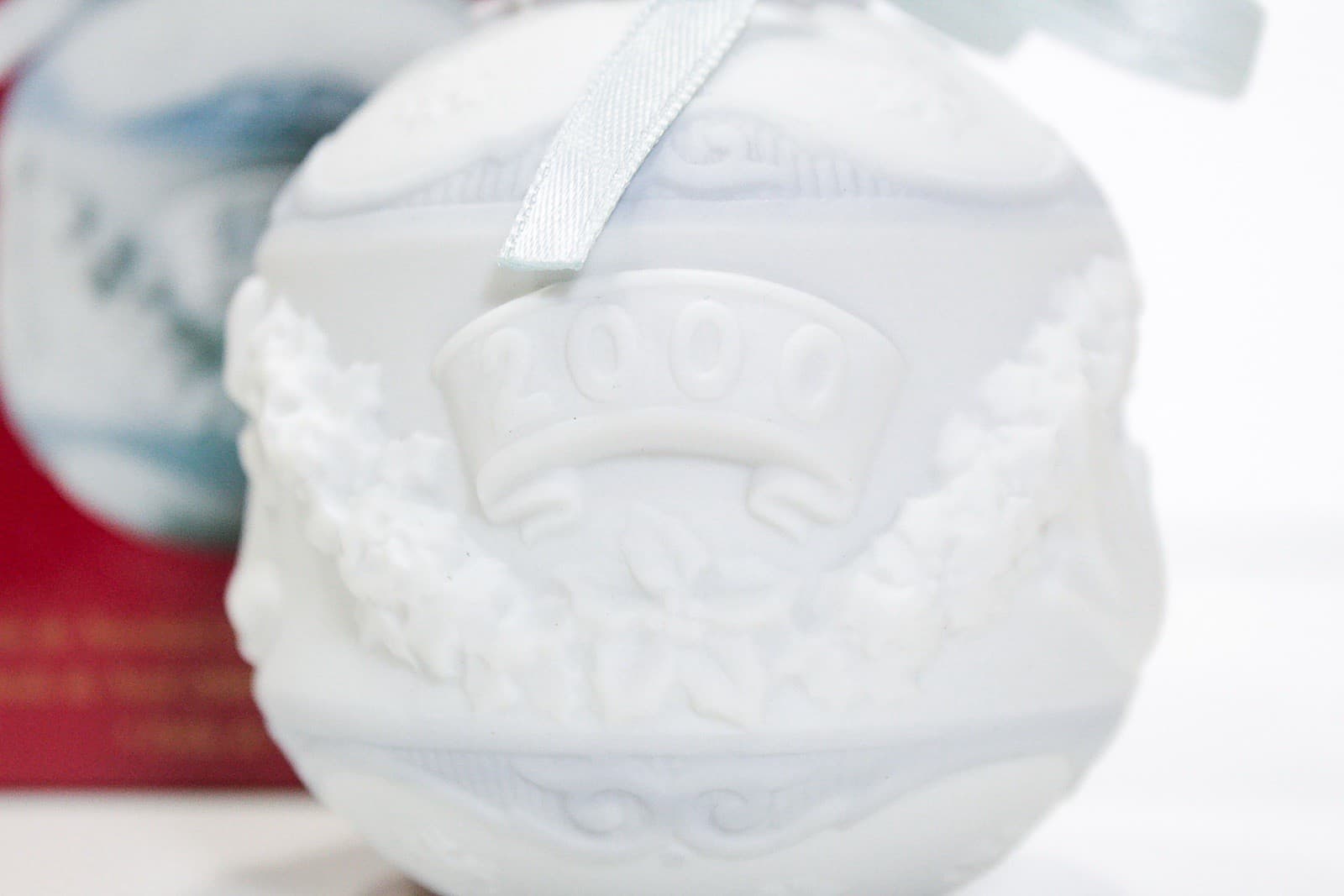 Vtg 2000 LLADRO Spain Christmas Matter Porcelain Ball Ornament In Original Box - Thumbnail 2