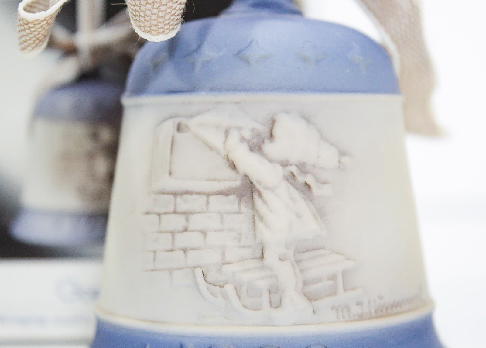 HUMMEL Goebel W. "Letter To Santa" 1990 Bell Porcelain Ornament In Original Box - Thumbnail 2