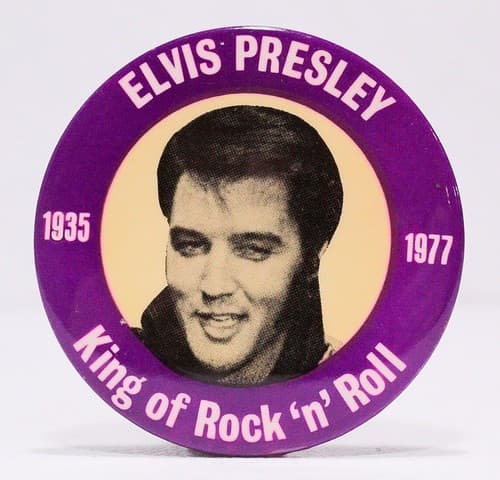 Vintage 1935-1977 ELVIS PRESLEY King Of Rock 'N' Roll Round Button Pin Back - Thumbnail 5