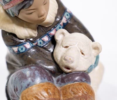 Vintage LLADRO Spain Eskimo Playing w/ Cub Hand Painted Pottery Figure - Thumbnail 3