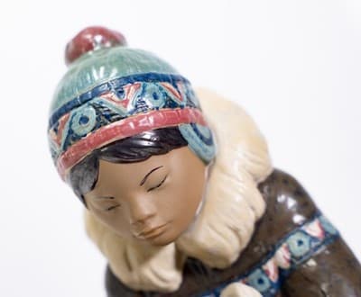 Vintage LLADRO Spain Eskimo Playing w/ Cub Hand Painted Pottery Figure - Thumbnail 2