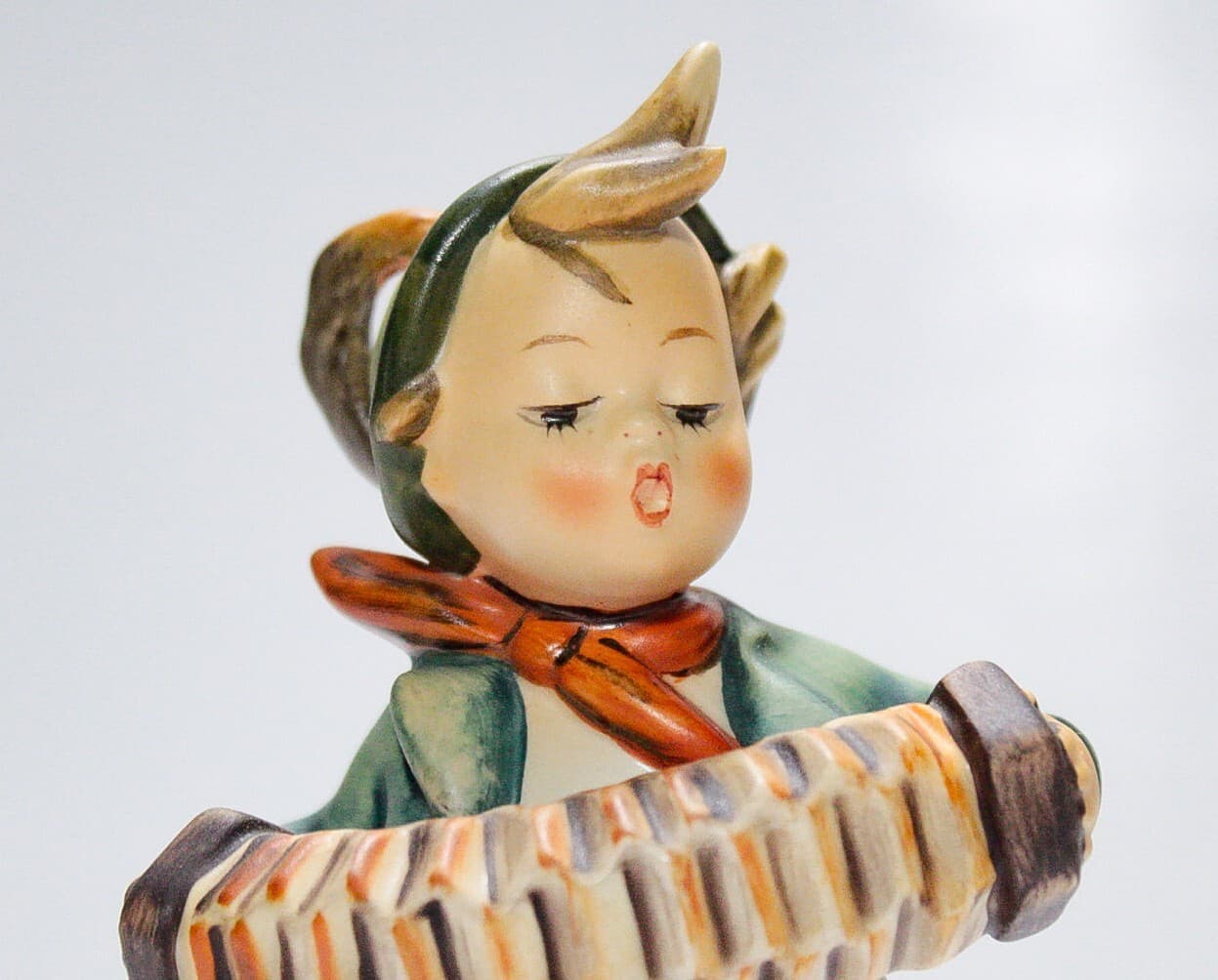 GOEBEL HUMMEL Germany "Accordion Boy" Hand Painted Porcelain Figurine TMK5 - Thumbnail 2