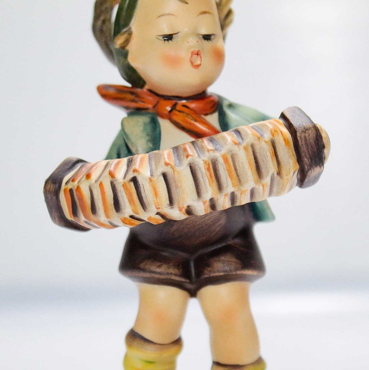 GOEBEL HUMMEL Germany "Accordion Boy" Hand Painted Porcelain Figurine TMK5 - Thumbnail 3
