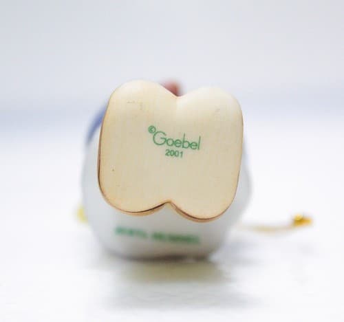 Berta Hummel Goebel 2001 "The Glow Of Candlelight" Porcelain Christmas Ornament - Thumbnail 4