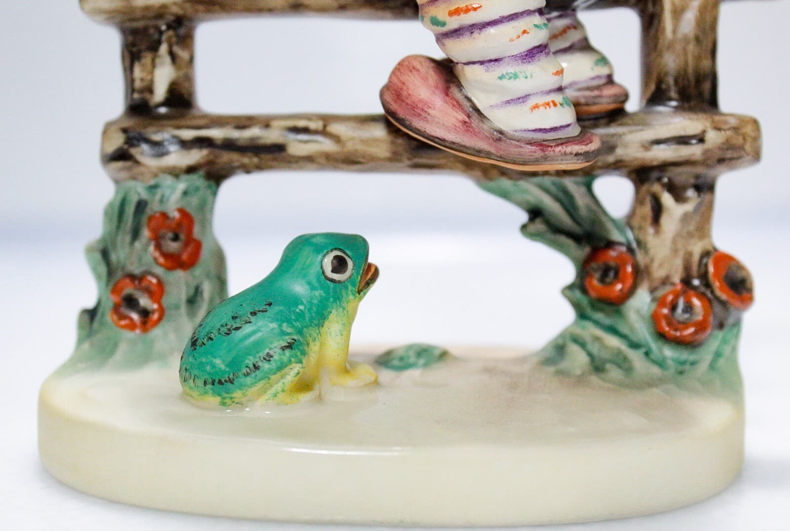 GOEBEL HUMMEL Germany "Retreat To Safety" Hand Painted Porcelain Figurine TMK6 - Thumbnail 3