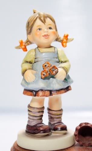 GOEBEL HUMMEL Germany "Flower Girl" Porcelain Figurine On Wood Base TMK6 - Thumbnail 3