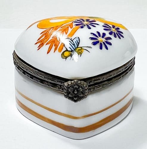 Vintage Hallmarked Heart Shaped Hand Painted Porcelain Bee & Flower Trinket Box - Thumbnail 2