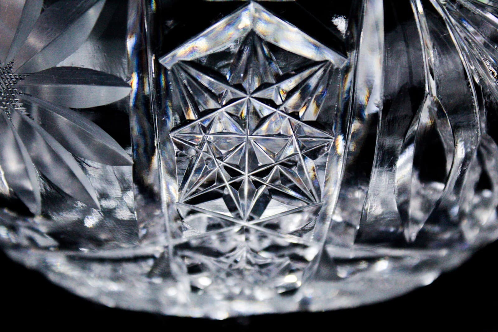 Antique American Brilliant ABP Deep Cut Crystal Heavy Thick Leaf Motif Bowl - Thumbnail 6
