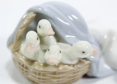Vintage LLADRO Spain Ducklings Mother Duck Porcelain Figurine - Thumbnail 3