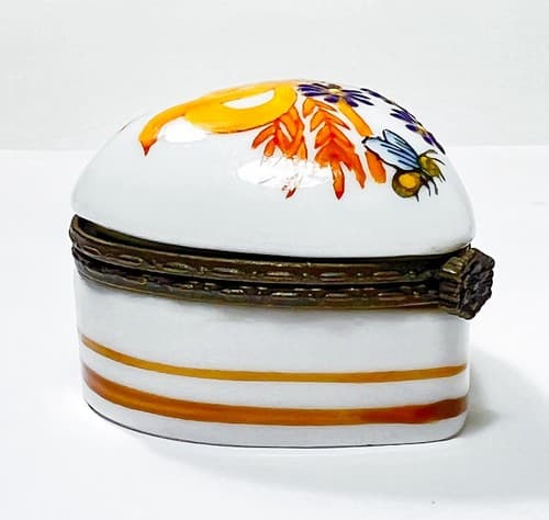 Vintage Hallmarked Heart Shaped Hand Painted Porcelain Bee & Flower Trinket Box - Thumbnail 6