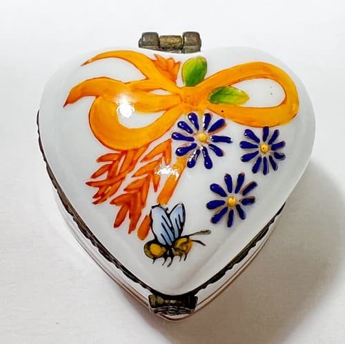 Vintage Hallmarked Heart Shaped Hand Painted Porcelain Bee & Flower Trinket Box - Thumbnail 5