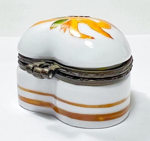 Vintage Hallmarked Heart Shaped Hand Painted Porcelain Bee & Flower Trinket Box - Thumbnail 7