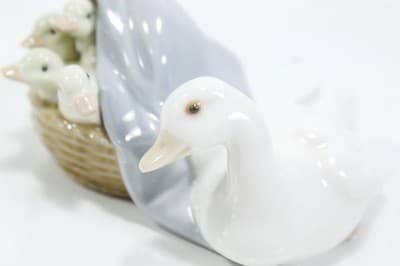 Vintage LLADRO Spain Ducklings Mother Duck Porcelain Figurine - Thumbnail 2