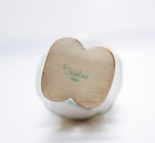 Berta Hummel Goebel 1999 "A Treat For St. Nick" Porcelain Christmas Ornament - Thumbnail 4