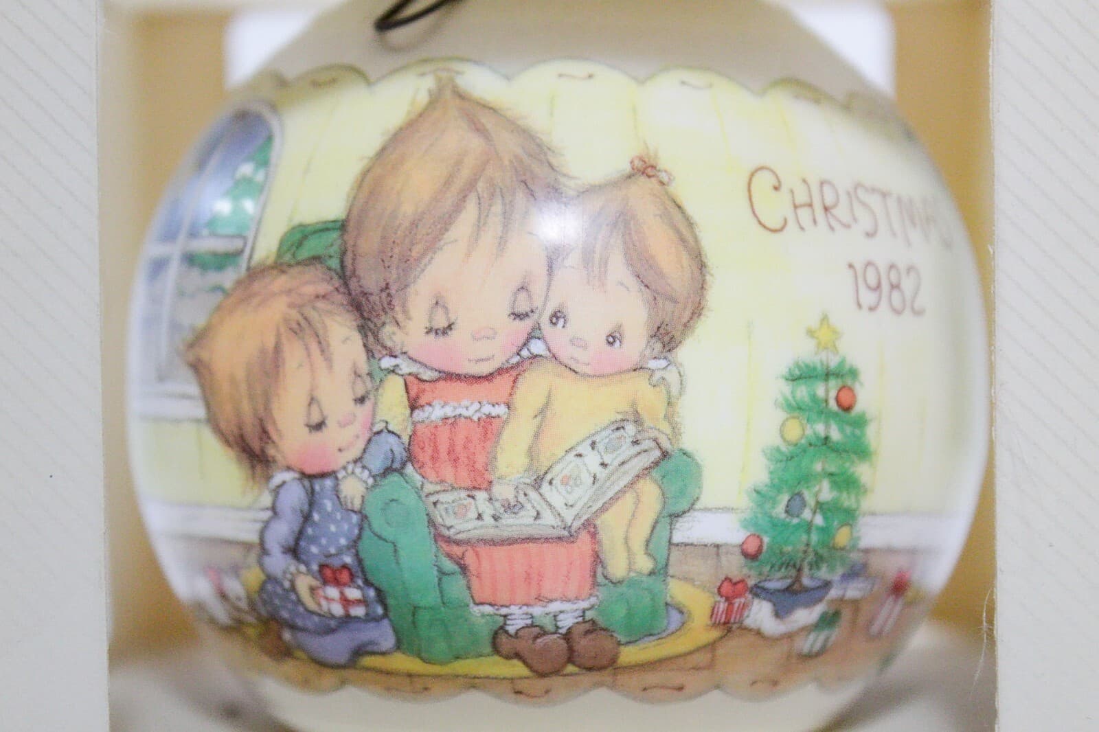 HALLMARK KEEPSAKE "Betsey Clark" 10th In A Series 1982 Christmas Ornament In Box - Thumbnail 3