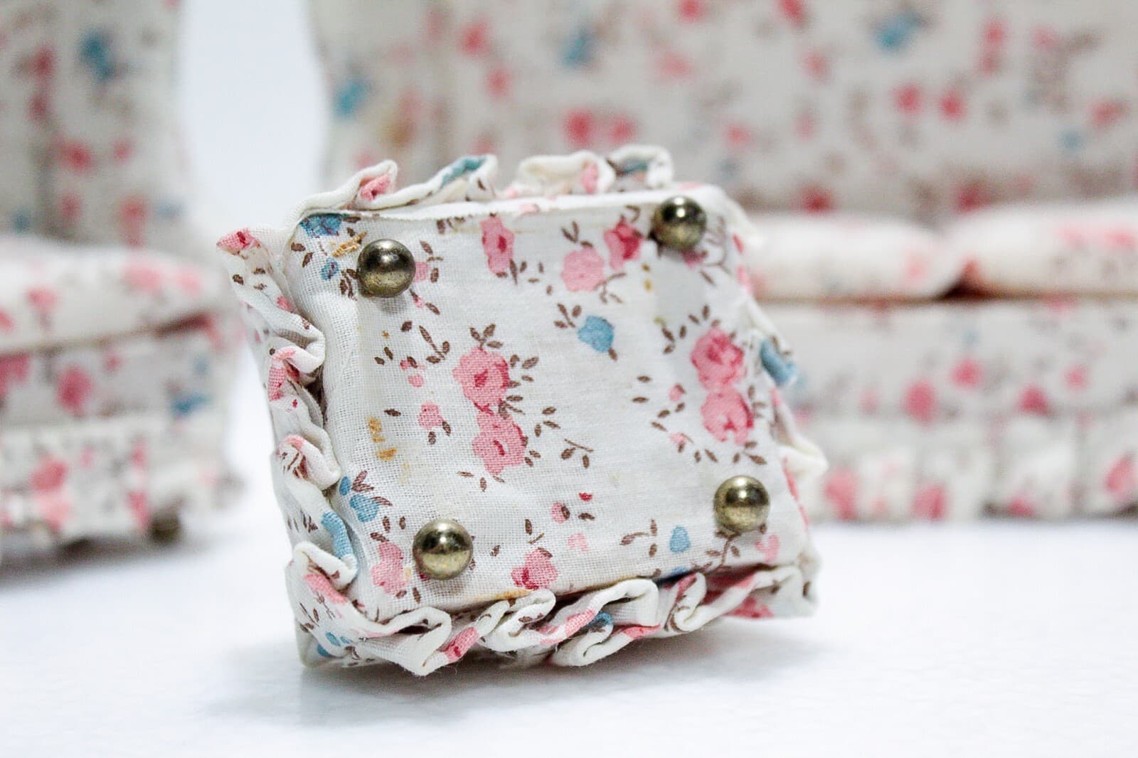Vintage Miniature Dollhouse Hand-Crafted Floral Upholster Livingroom Set 1:12 - Thumbnail 4
