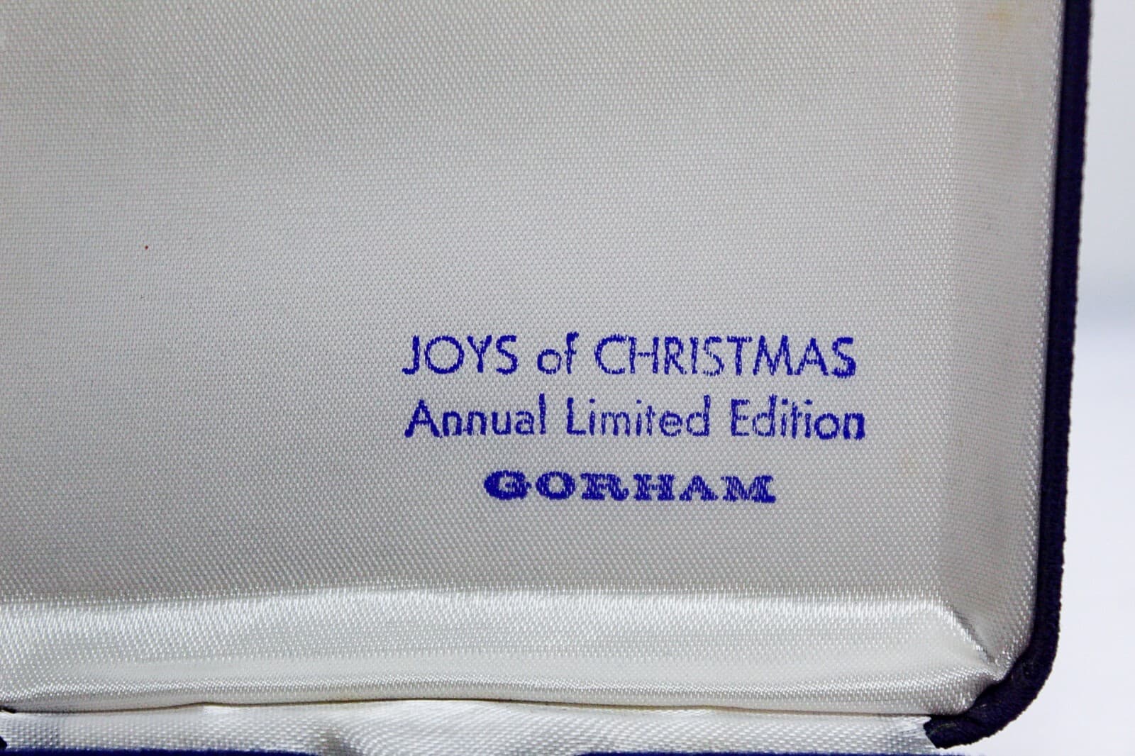 GORHAM 1979 Vintage Annual Limited Ed. Noel Joys Of Christmas Porcelain Ornament - Thumbnail 2