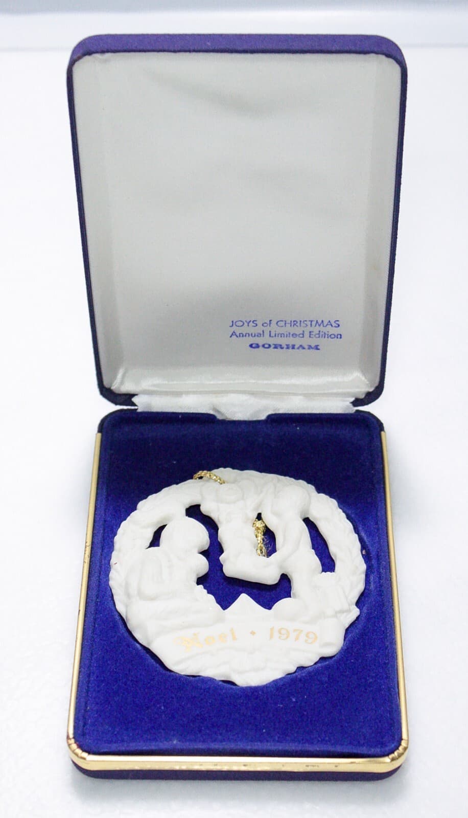 GORHAM 1979 Vintage Annual Limited Ed. Noel Joys Of Christmas Porcelain Ornament - Thumbnail 6