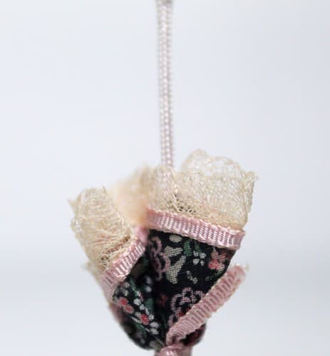 Vintage Artisan Dollhouse Miniature Floral & Lace Umbrella Accessory Scale 1:12 - Thumbnail 5