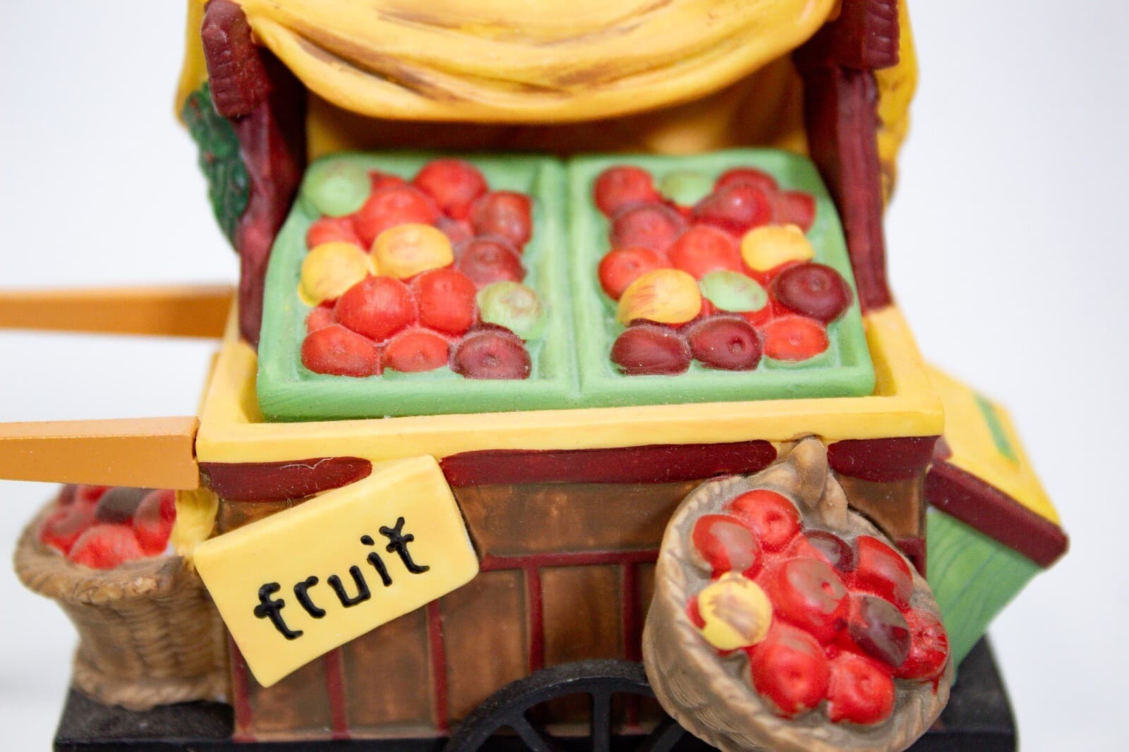 Dept. 56 Christmas In The City "Chelsea Market Fruit Monger & Cart" Set With Box - Thumbnail 3