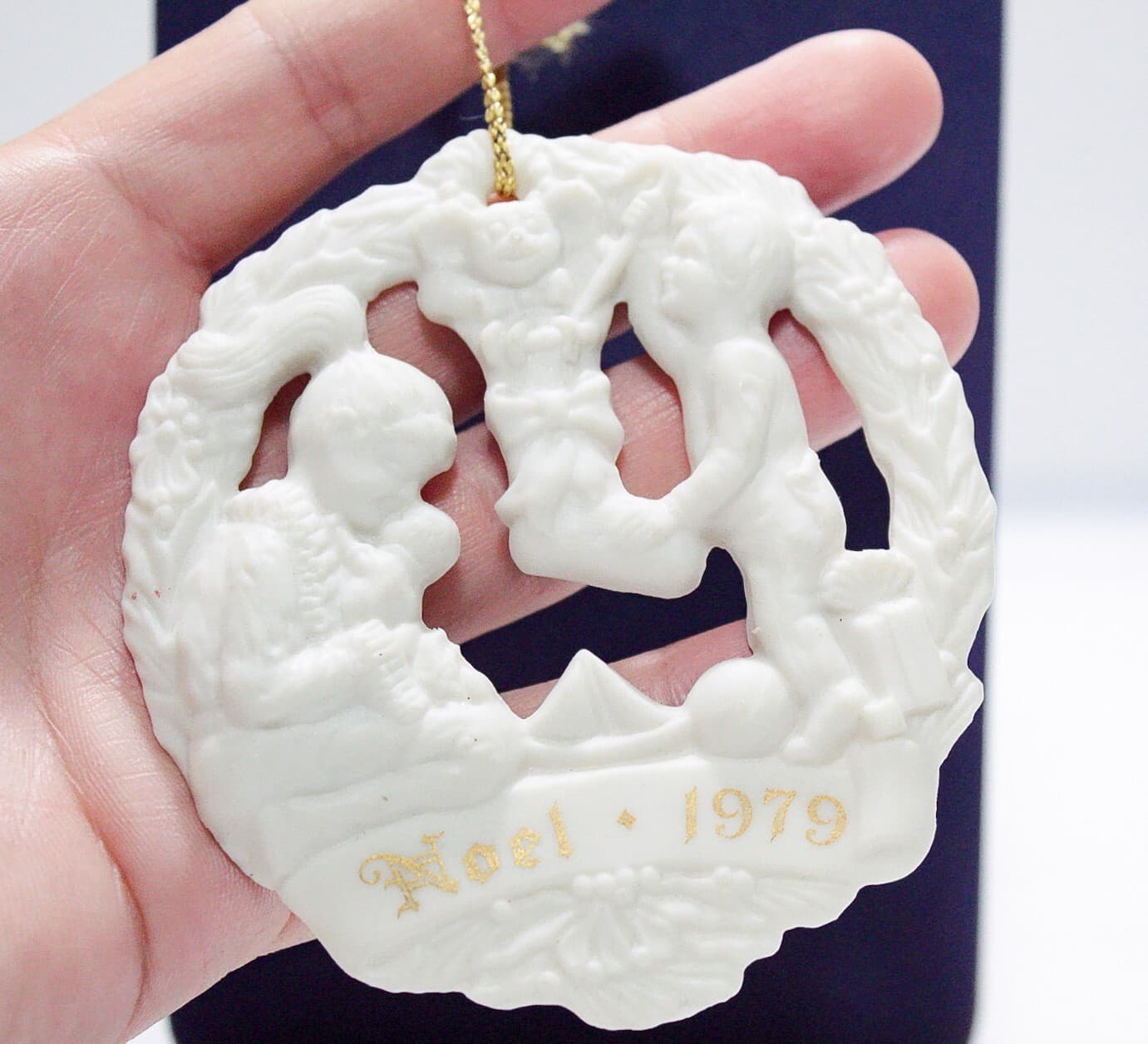 GORHAM 1979 Vintage Annual Limited Ed. Noel Joys Of Christmas Porcelain Ornament - Thumbnail 4