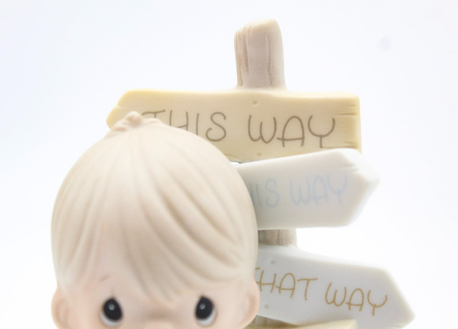 Precious Moments Jesus Is The Only Way Enesco Porcelain Figurine 1988 - Thumbnail 5