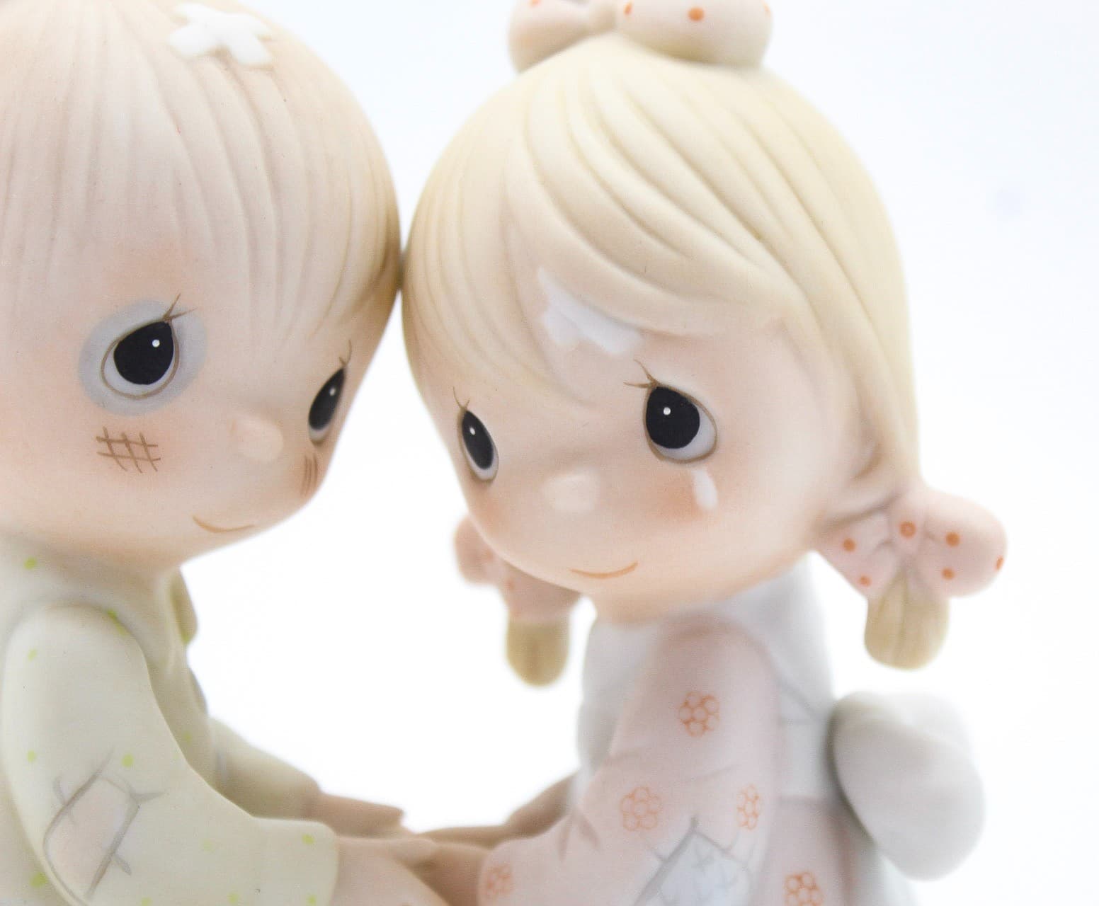 Precious Moments Forgiving Is Forgetting Enesco Porcelain Figurine 1982 - Thumbnail 2