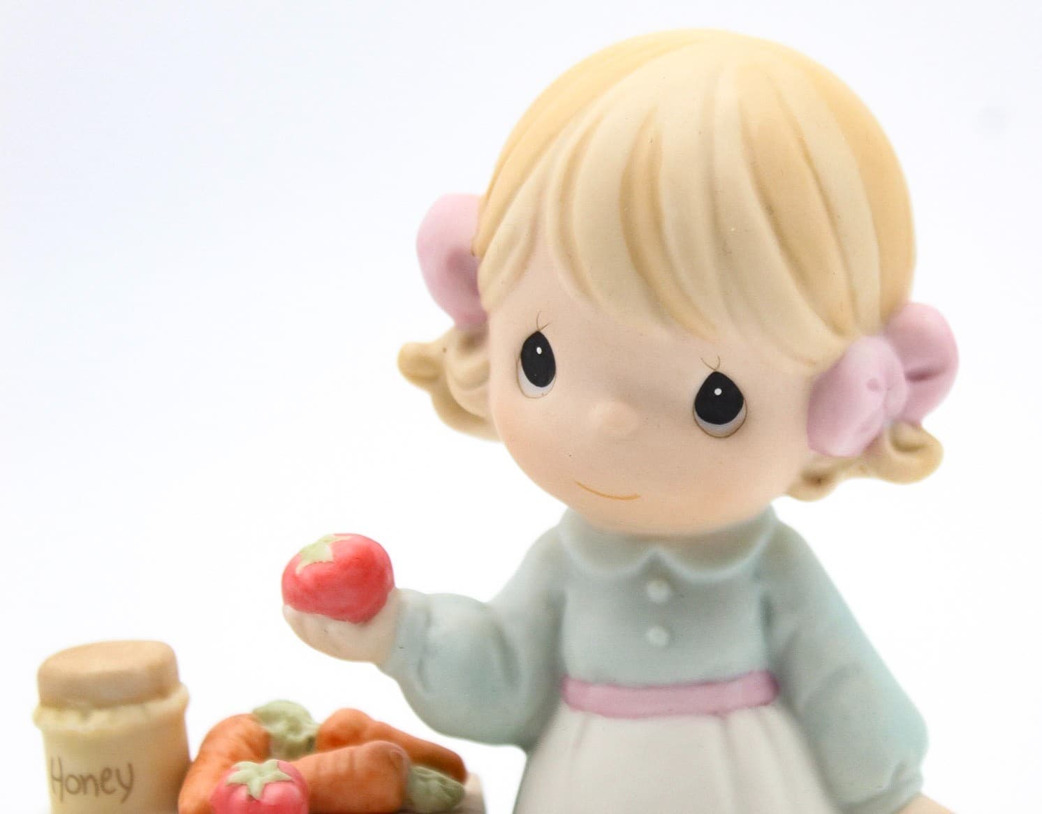 Precious Moments Oh Taste And See That The Lord Is Good Porcelain Figurine 1997 - Thumbnail 3