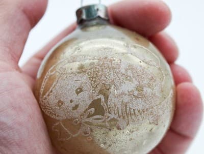 Vtg SHINY BRITE Stencil Glittered Beige Snowmen Motif Glass Christmas Ornament - Thumbnail 2