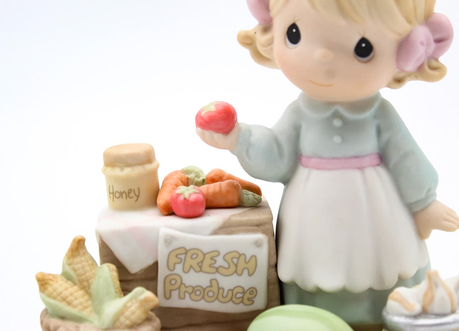Precious Moments Oh Taste And See That The Lord Is Good Porcelain Figurine 1997 - Thumbnail 2