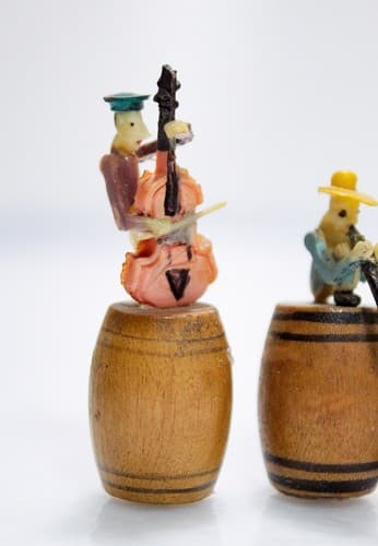 Vtg Set of 5 Japan Seated Beer Barrel Wood Band Music Band Miniature Figurines - Thumbnail 2