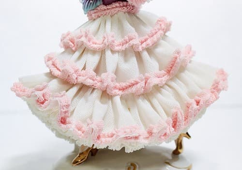 ALKA DRESDEN Germany "Carmen" Flamenco Laced Porcelain Dancer Figurine - Thumbnail 5