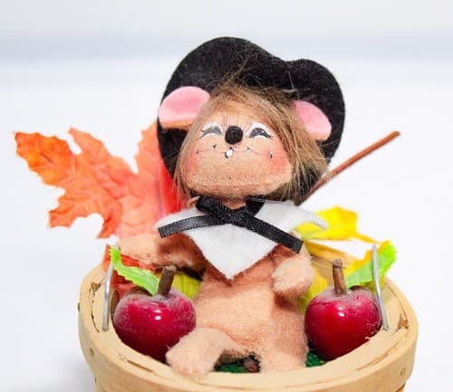 Vintage ANNALEE Mobilitee Apple Picking Mouse Holiday Seasonal Artisan Doll 3" - Thumbnail 4