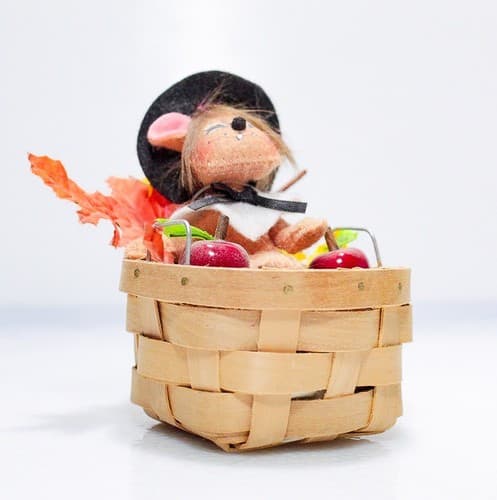 Vintage ANNALEE Mobilitee Apple Picking Mouse Holiday Seasonal Artisan Doll 3" - Thumbnail 3