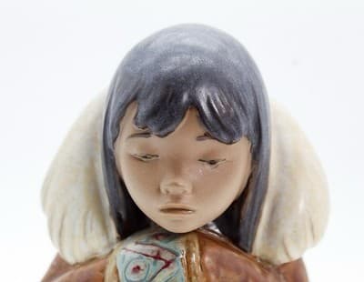 Vintage LLADRO Spain Artic Winter Eskimo Girl Porcelain Figure Sculpture - Thumbnail 2