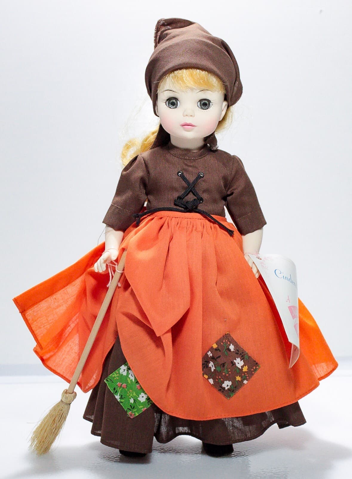 Madame Alexander Cinderella Poor Maid Doll Complete Tag & Box Vintage - Thumbnail 2
