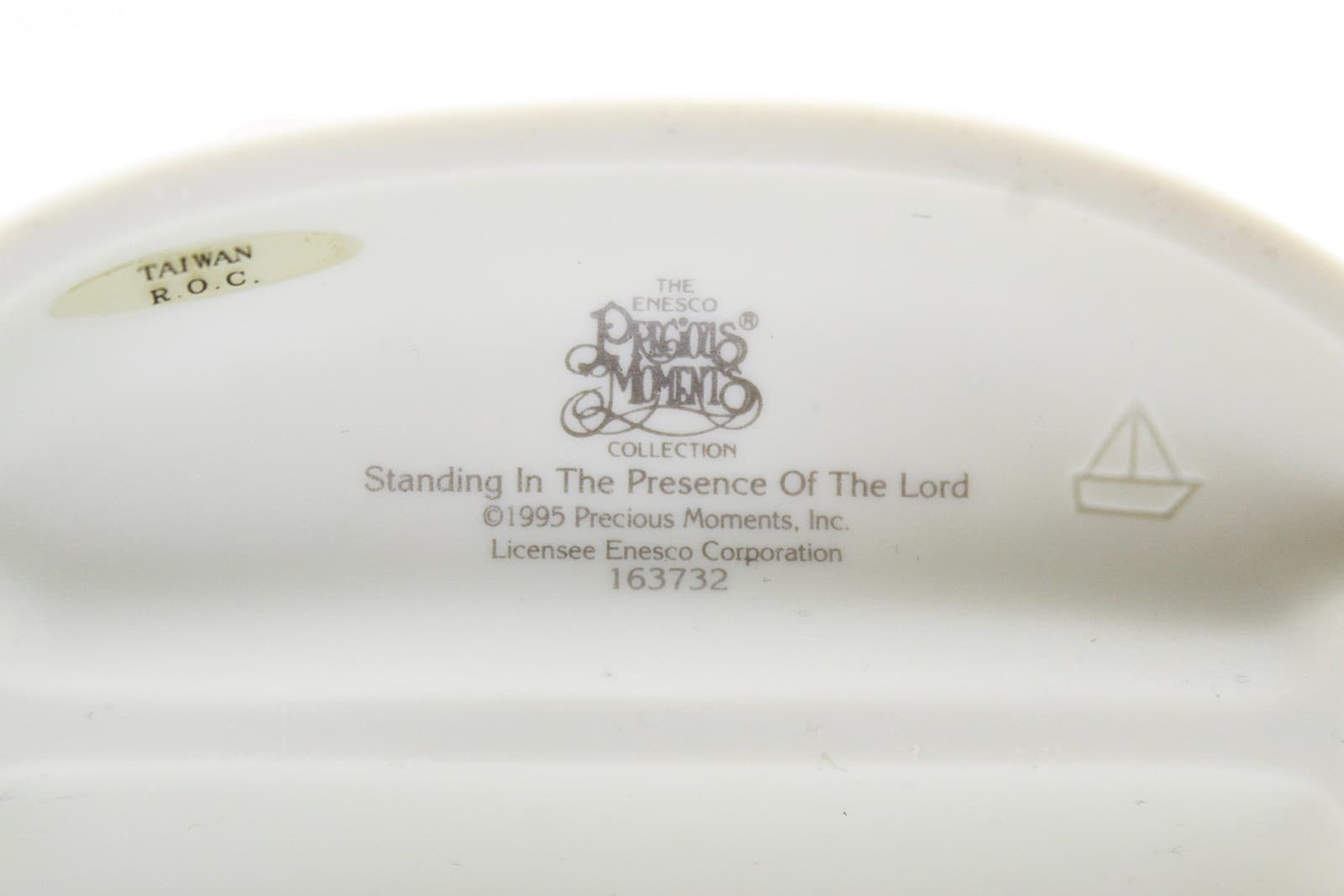 Precious Moments Standing In The Presence Of The Lord Porcelain Figurine 1995 - Thumbnail 6