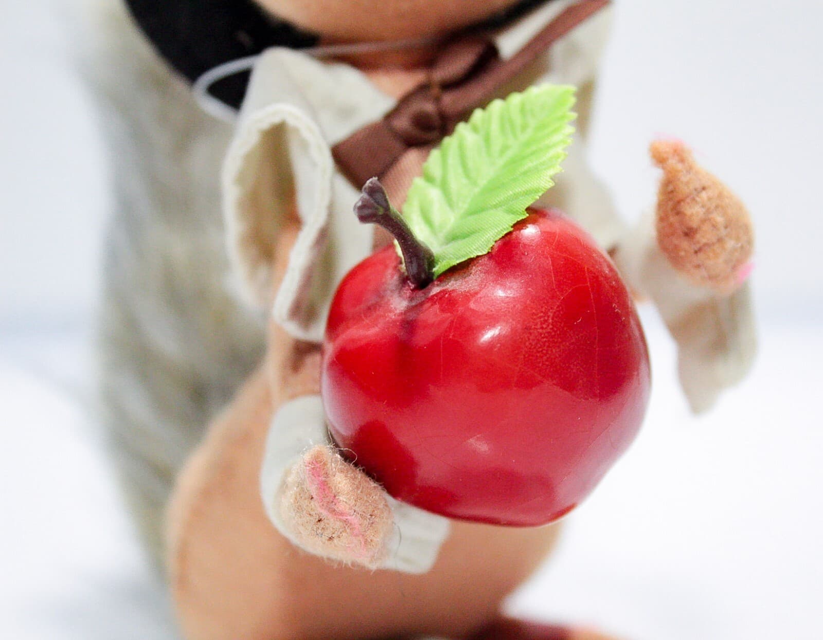 ANNALEE Mobilitee 2009 "Pilgrim Boy Chipmunk" Holiday Artisan Doll 6" w/ Tag - Thumbnail 3