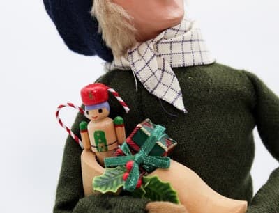 Byers' Choice 2004 Dutch Man With Wooden Toy Soldier The Carolers Christmas Doll - Thumbnail 3